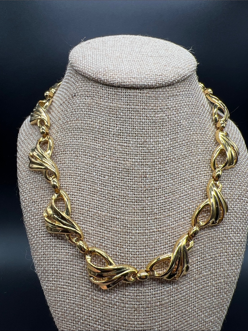 Vintage Gold Tone Sculptural Link Necklace Toggle Clasp Statement Collar 18”